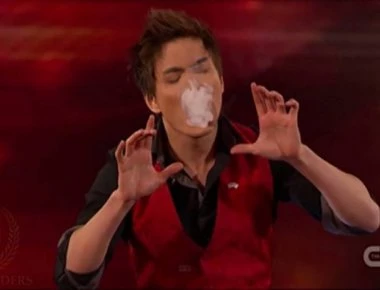 Με αυτό το έξυπνο κόλπο κατάφερε να ξεγελάσει 2 μεγάλους ταχυδακτυλουργούς (βίντεο)